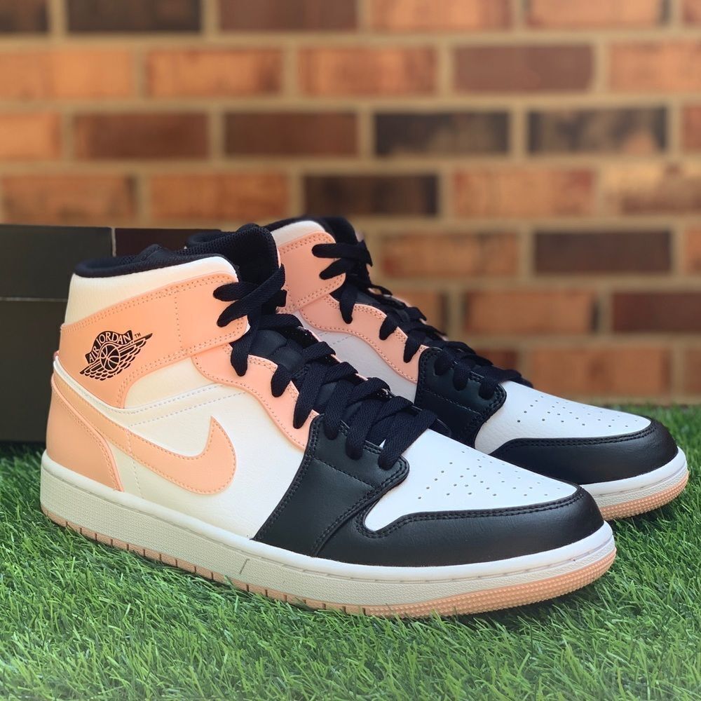 Air Jordan 1 mid Artic orange size 11